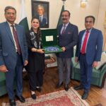 Pakistan delegation meeting with High Commissioner in Colombo during SAARC Conference