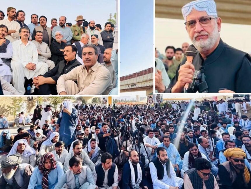 Sit-in with Bodies of Police Martyrs Continues in Quetta Over Ziarat Tragedy