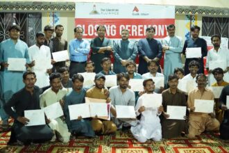 25 Young People Complete Tourist Guide Training in Nagarparkar