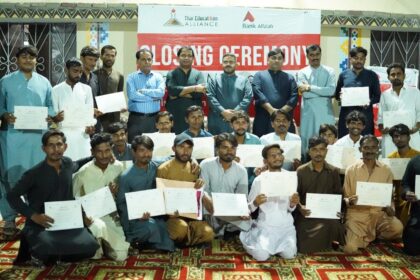 25 Young People Complete Tourist Guide Training in Nagarparkar
