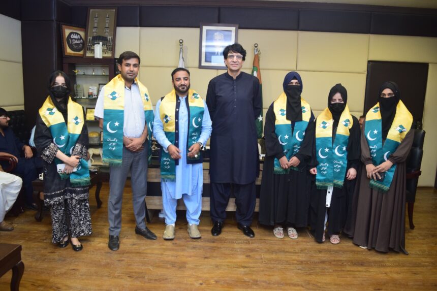 Khaqan Waheed Khawaja Welcomes New Members to Pakistan Awami Quwat Party