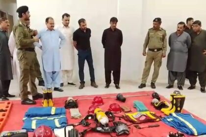 MNA Dr Mahesh Kumar Malani Visits Rescue 1122 Office in Mithi, Receives Guard of Honour