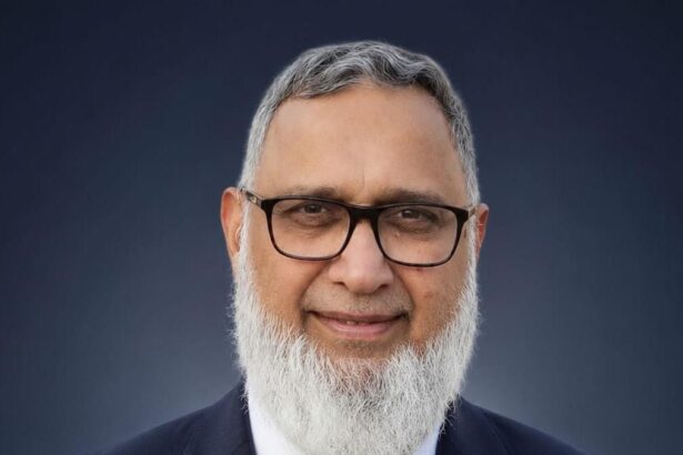 Between Two Worlds: The Unfinished Story of Pakistani Integration in Britain