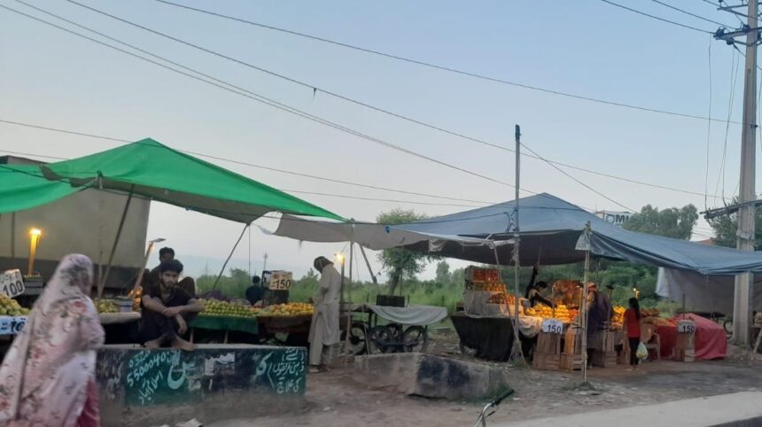 Taramri Chowk Encroachments, Illegal Parking Disrupt Traffic Flow