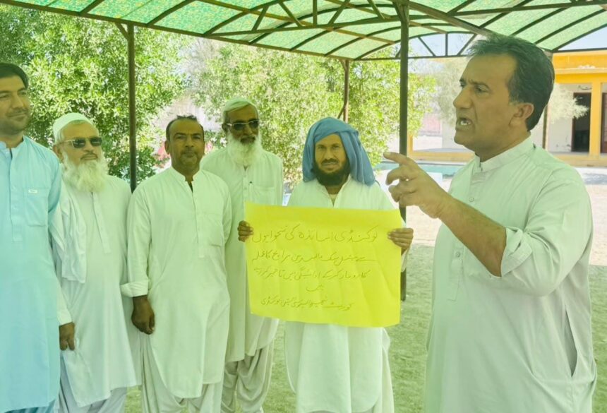 Teachers Protest in Nokkundi Over Two-Month Delay in Salary Payments